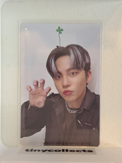 Jongho Album incl. A ver. 1 The World Ep. 2: Outlaw