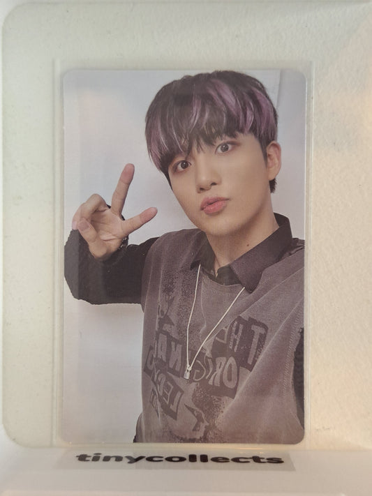 Jongho Album incl. Z ver. 3 The World Ep. 2: Outlaw