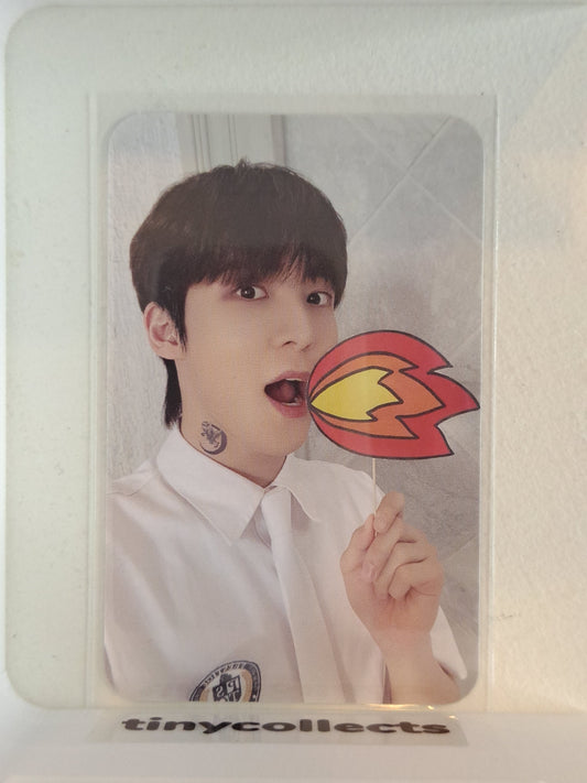 Yunho Platform incl. photocard 2 ver. 2 The World Ep. 2: Outlaw