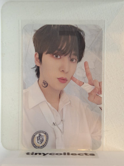 Yunho Platform incl. photocard 3 ver. 2 The World Ep. 2: Outlaw