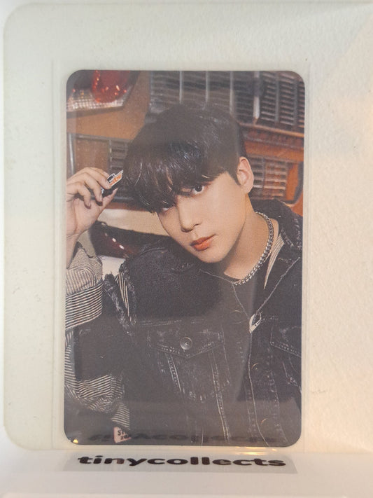 Jongho Platform incl. QR ver. 1 The World Ep. 2: Outlaw