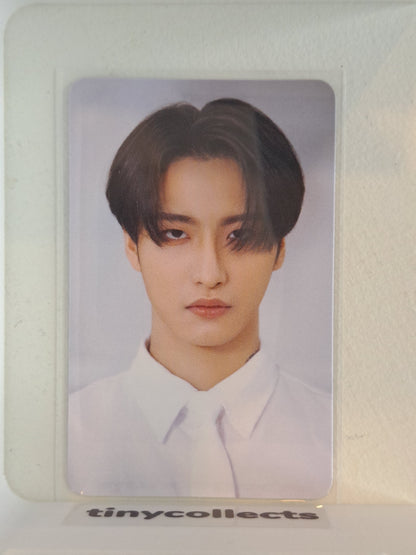 Seonghwa Platform incl. QR ver. 2 The World Ep. 2: Outlaw