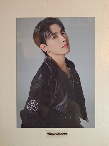 Hongjoong Poster set The Fellowship: Break the Wall Tour MD ATEEZ