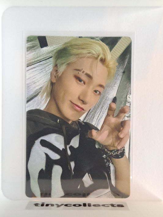 San Album incl. A ver. Limited The World Ep.1: Movement