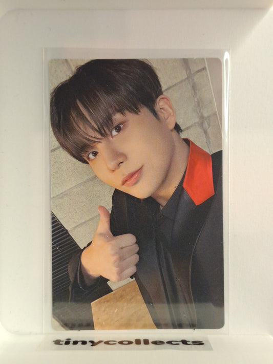 Jongho D ver. First Press/Flash Price incl. Not Okay ATEEZ