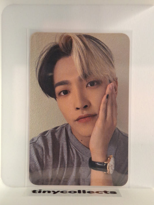 Hongjoong Everline pop-up Stamp event The World Ep 1: Movement ATEEZ