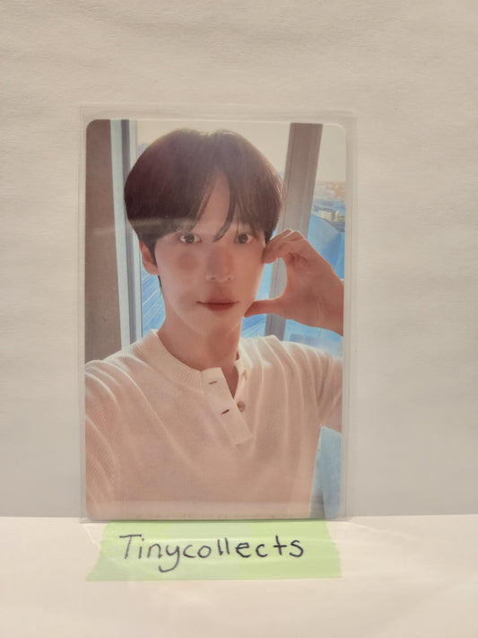 Yunho Z ver. A album incl. Golden Hour part 4 ATEEZ