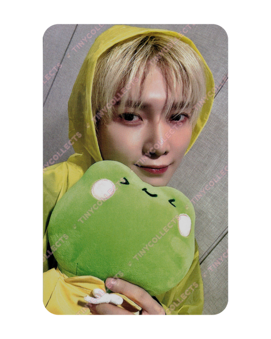 Yeosang Jump Up Lucky Draw 1.0 Jump Up Raincoat ver. Golden Hour part 4 ATEEZ